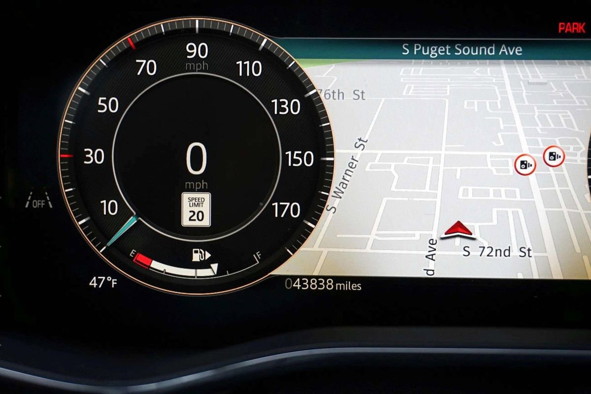 Used 2025 Jaguar F-PACE R-Dynamic S image 26