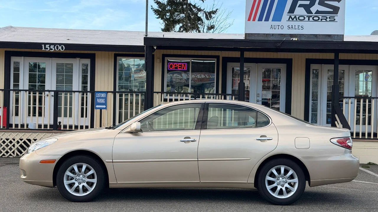 Used 2002 Lexus ES 330 w/ Premium Pkg FWD image 2
