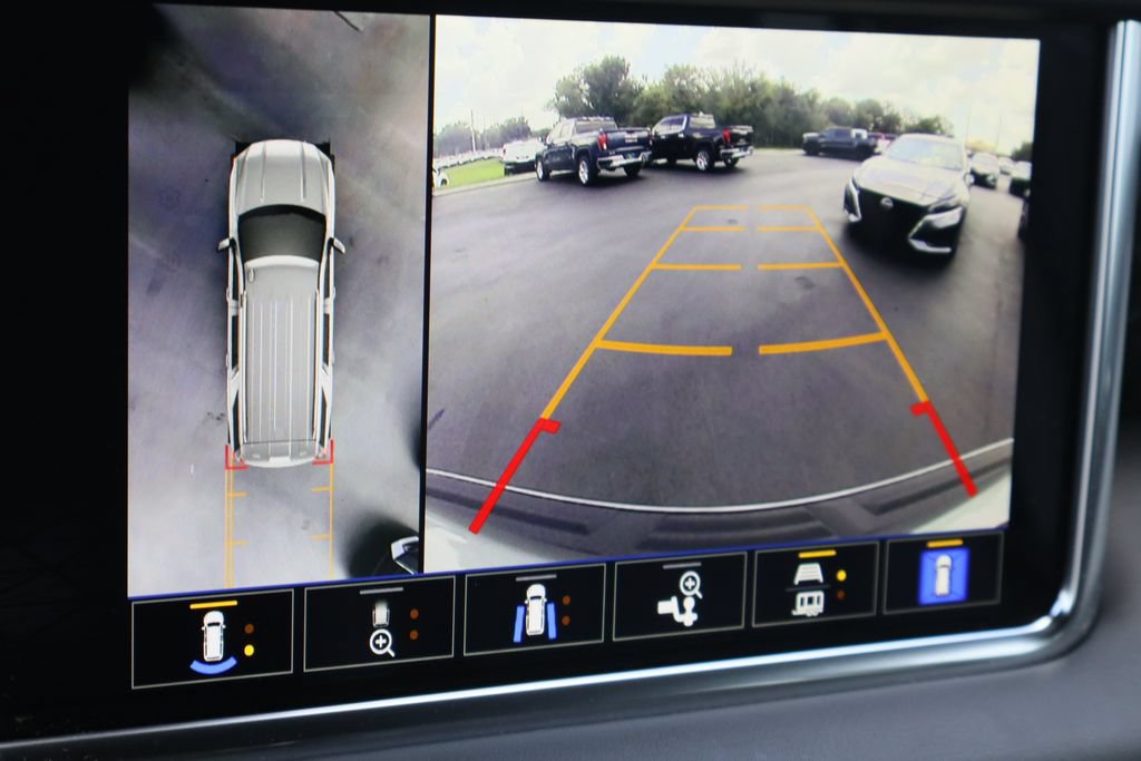 Certified 2024 GMC Yukon XL Denali AWD/4WD image 17