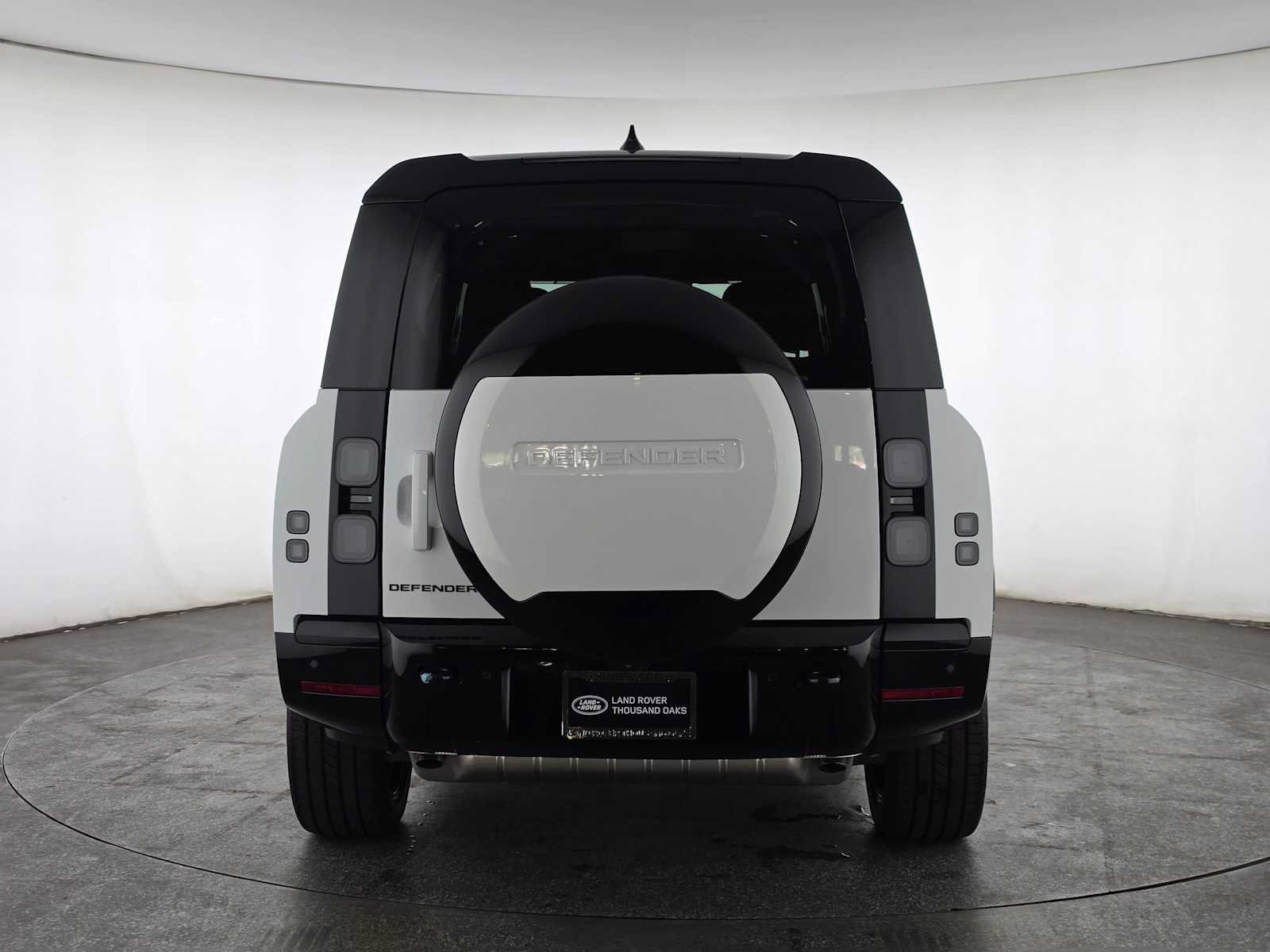 New 2026 Land Rover Defender 130 X-Dynamic SE AWD/4WD image 4