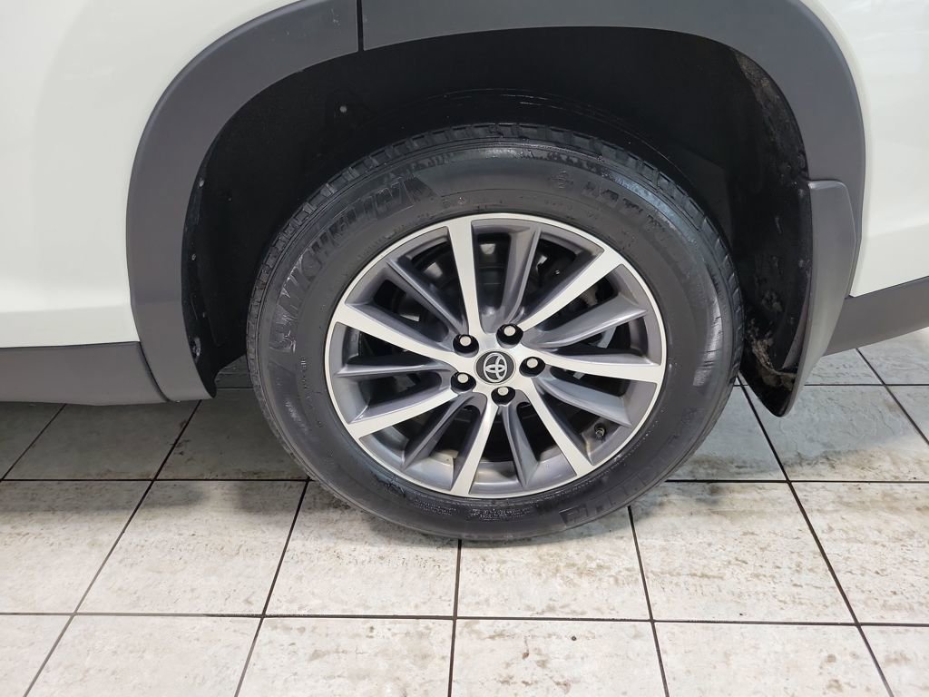 Used 2019 Toyota Highlander XLE image 48