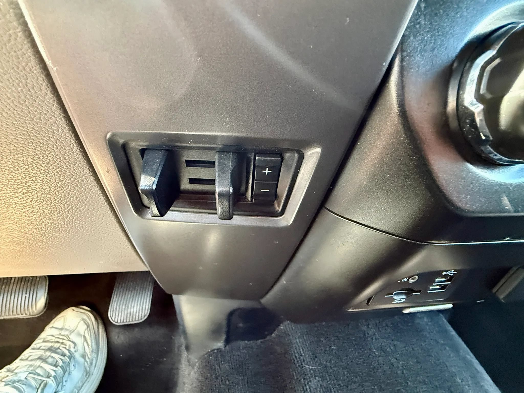 Used 2015 Ford F150 XLT w/ Equipment Group 302A Luxury AWD/4WD image 13