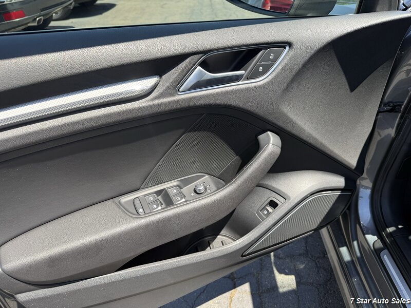 Used 2017 Audi A3 e-tron Premium Plus w/ Technology Package FWD image 7