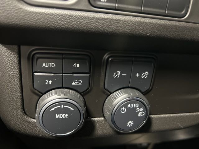 Used 2023 Chevrolet Suburban LT image 26