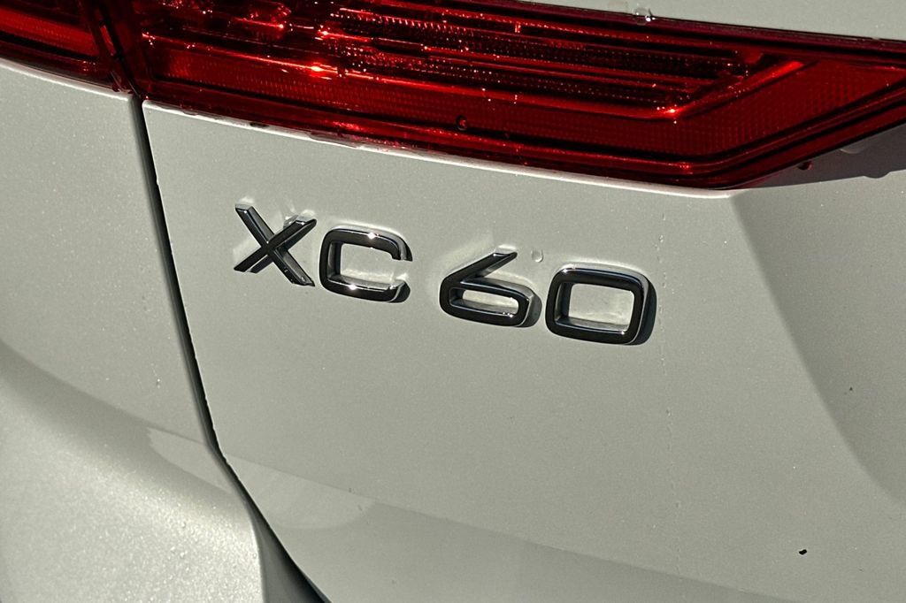 Used 2019 Volvo XC60 T5 Momentum w/ Premium Package image 27