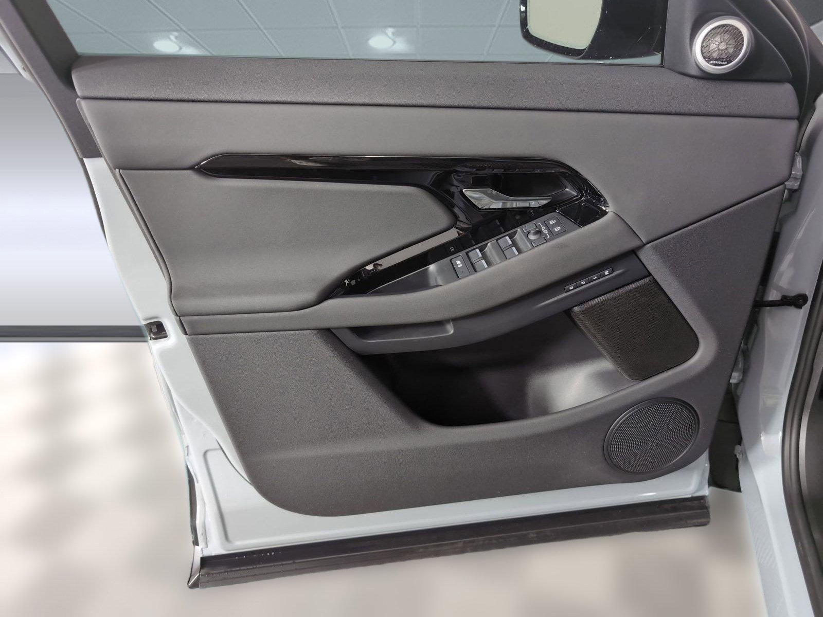 Certified 2026 Land Rover Range Rover Evoque Dynamic SE image 11