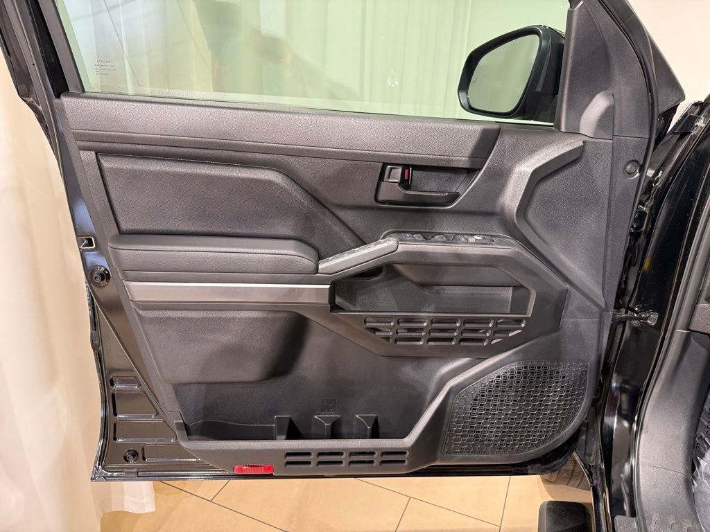 Certified 2025 Toyota Tacoma SR5 AWD/4WD image 14