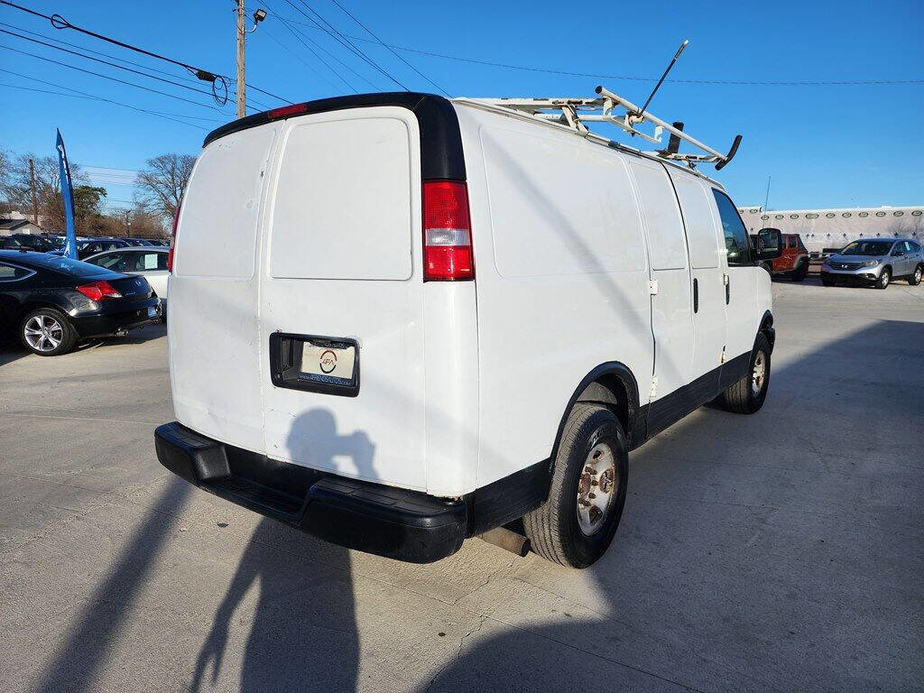 Used 2008 Chevrolet Express 2500 image 4