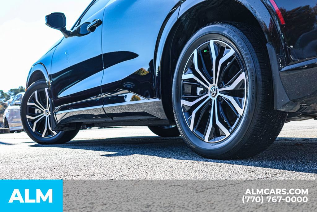 Used 2025 Toyota Crown Signia image 17