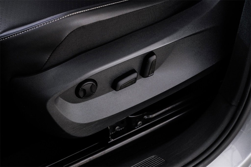 Used 2022 Volkswagen Tiguan SE image 37