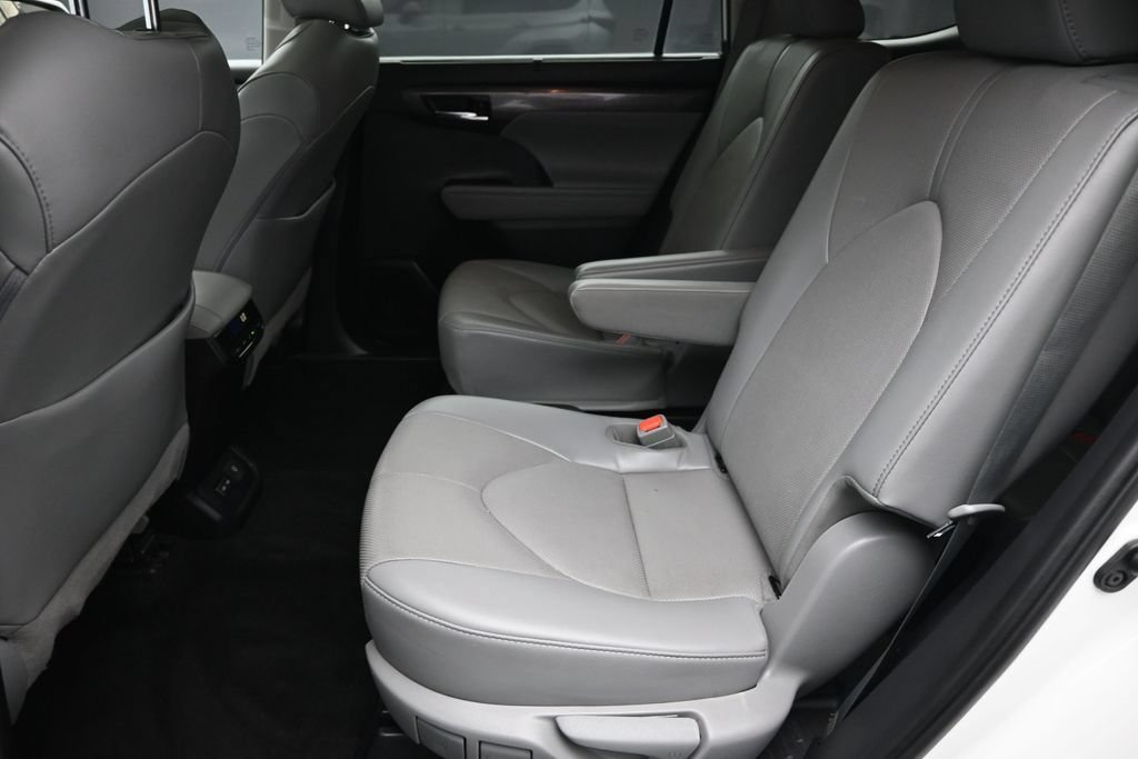 Used 2022 Toyota Highlander Limited FWD image 20