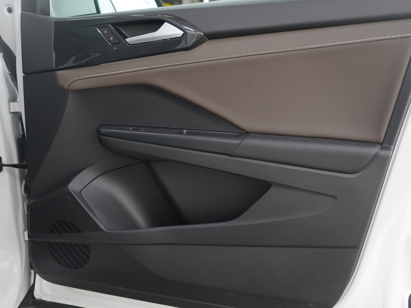 Used 2022 Volkswagen Taos SEL image 9