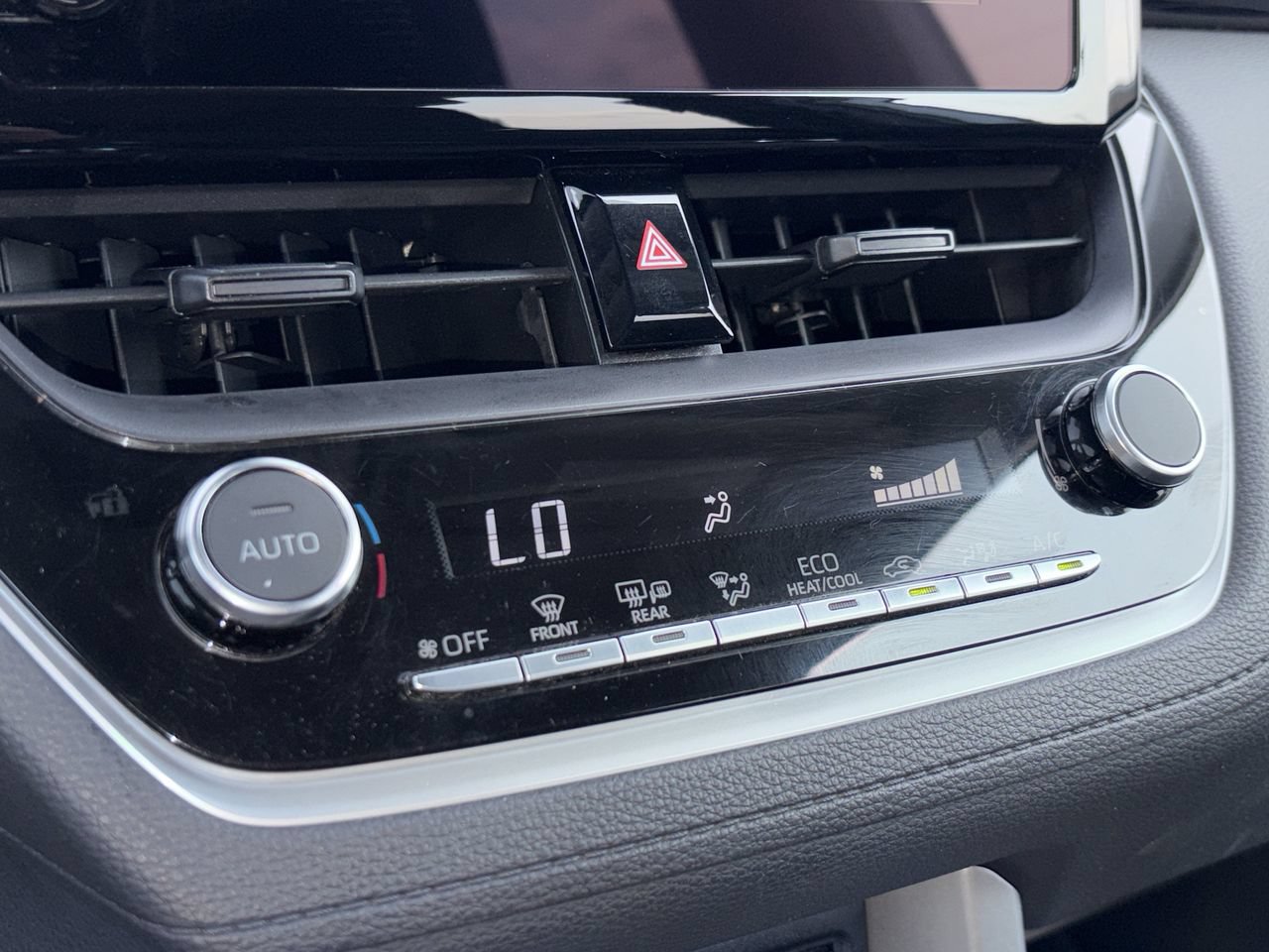 Used 2024 Toyota Corolla Cross LE AWD/4WD image 5