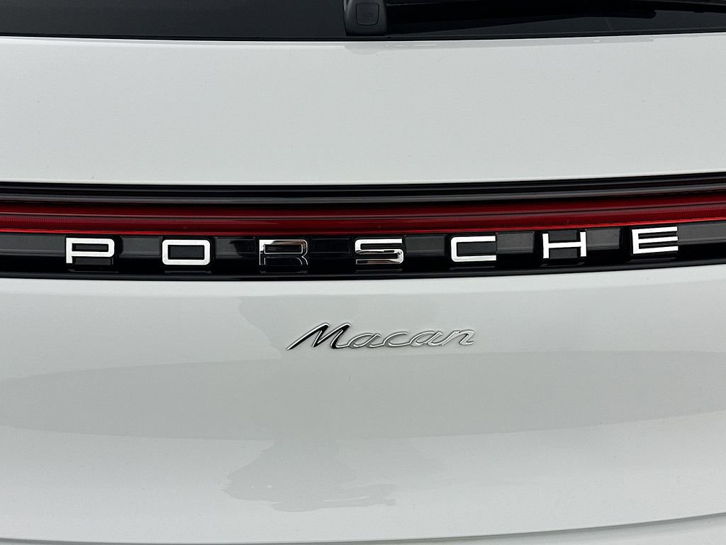 Certified 2026 Porsche Macan AWD/4WD image 35