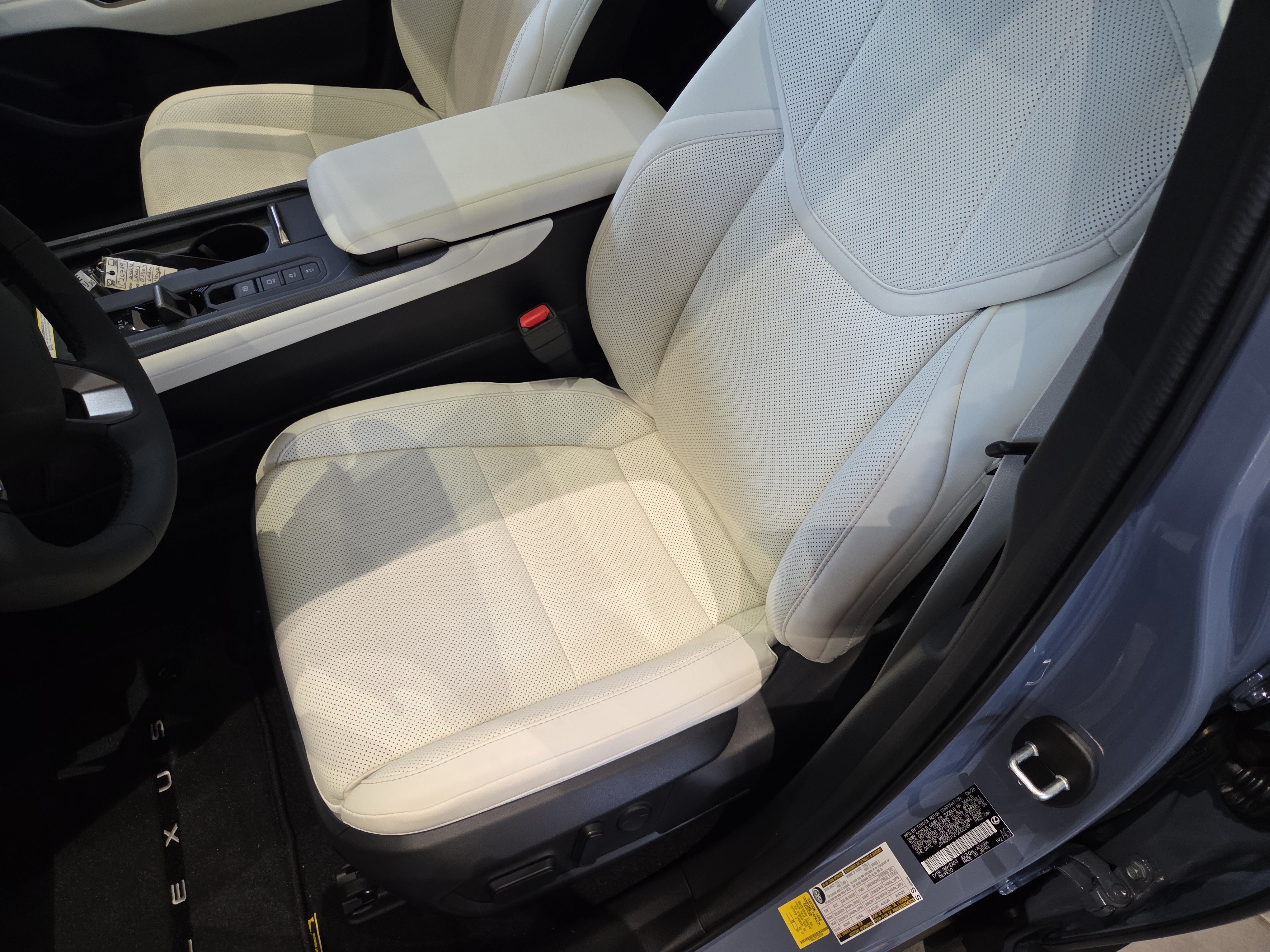 New 2026 Lexus ES 350h AWD image 7