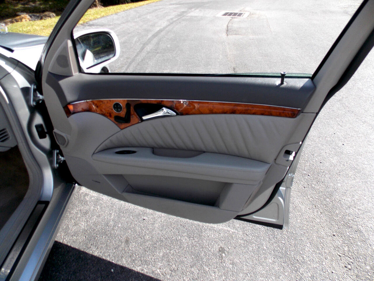 Used 2005 Mercedes-Benz E 500 4MATIC Sedan image 17