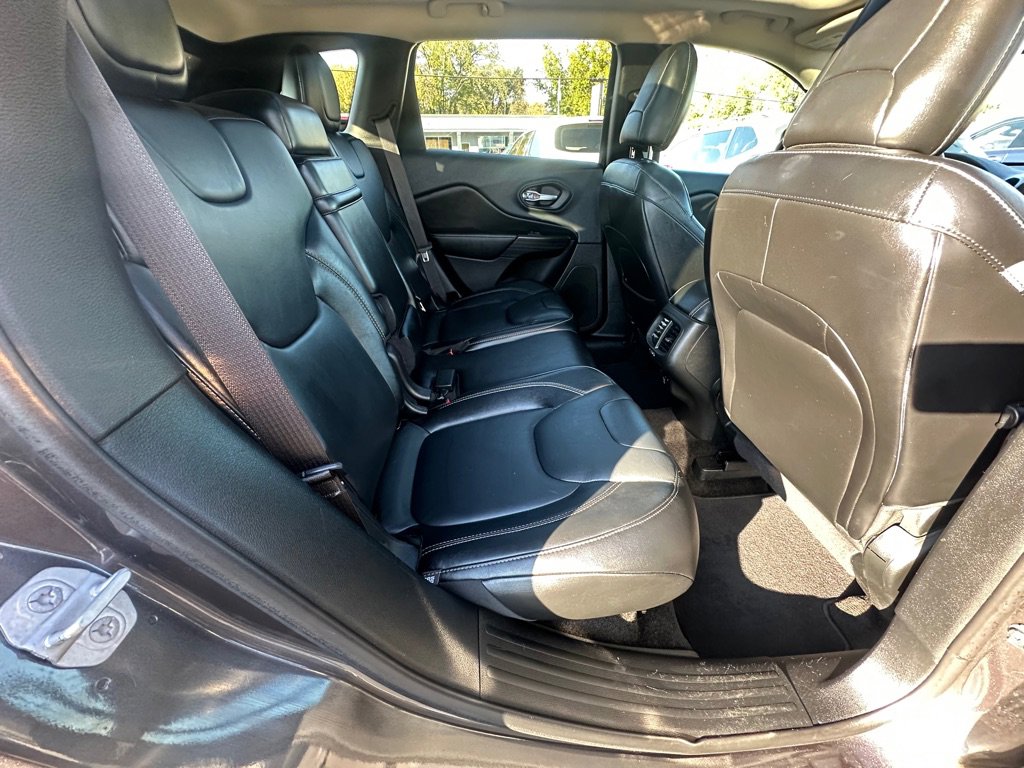 Used 2015 Jeep Cherokee Limited image 24