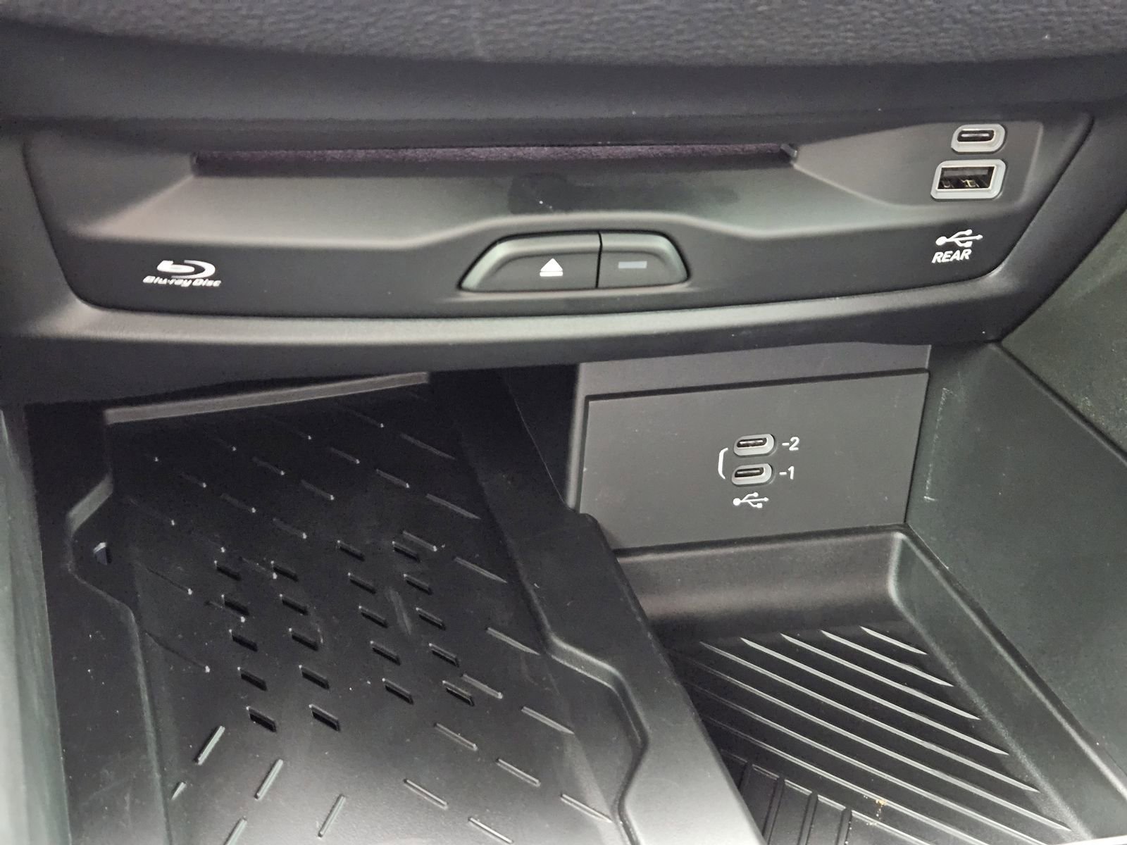 New 2026 Chrysler Pacifica Limited w/ Uconnect Theater Family Group image 21