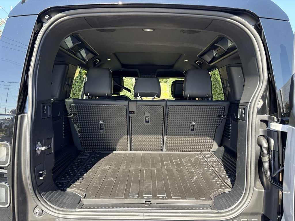 New 2026 Land Rover Defender 110 X-Dynamic SE AWD/4WD image 18