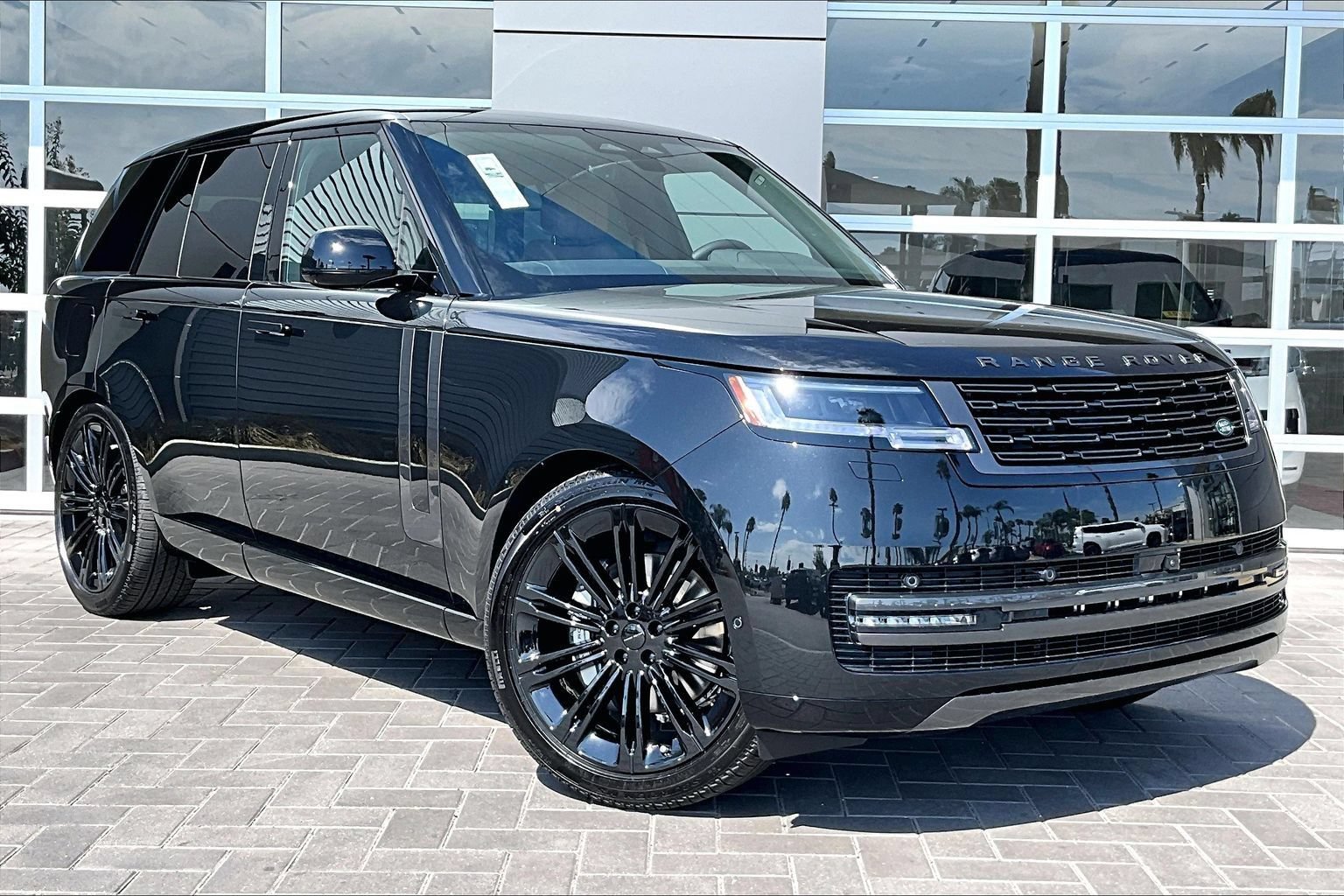 New 2026 Land Rover Range Rover SE AWD/4WD image 2