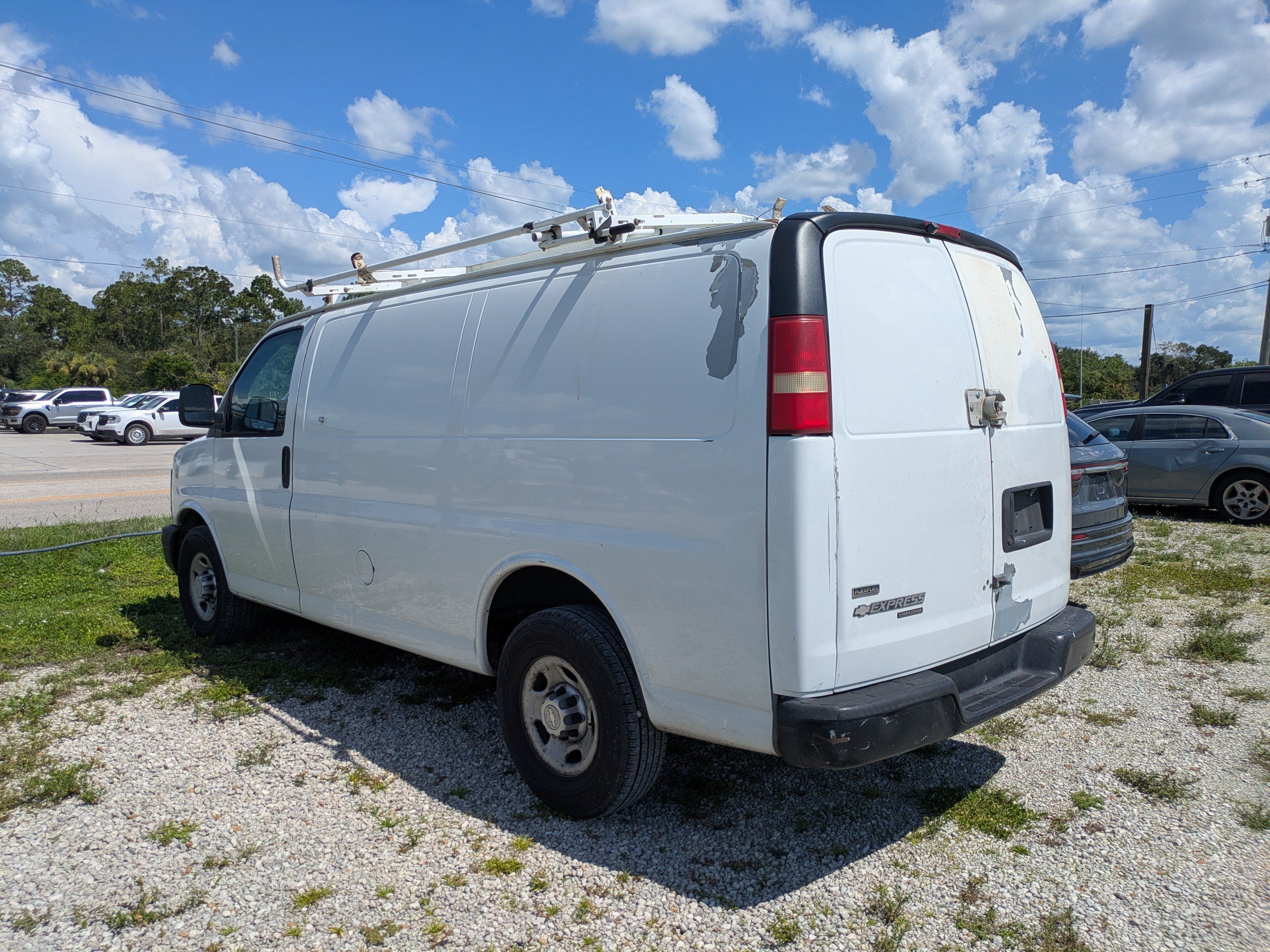 Used 2011 Chevrolet Express 2500 RWD image 5