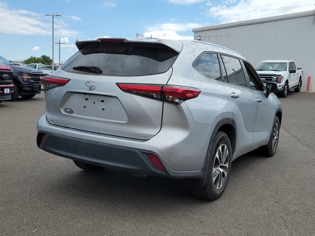 Used 2023 Toyota Highlander XLE AWD/4WD image 5