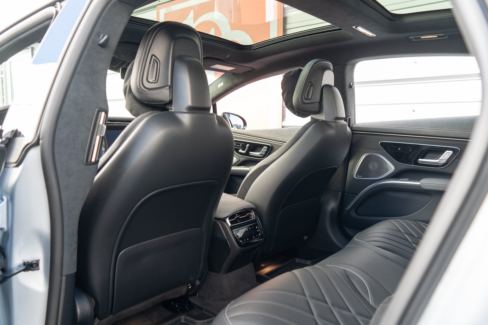 Used 2023 Mercedes-Benz EQS 580 4MATIC Sedan w/ Exclusive Trim Package image 28