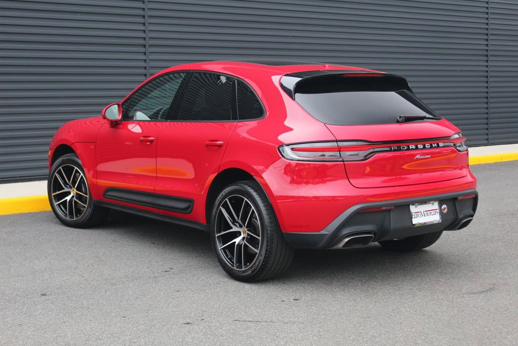 Certified 2025 Porsche Macan AWD/4WD image 3