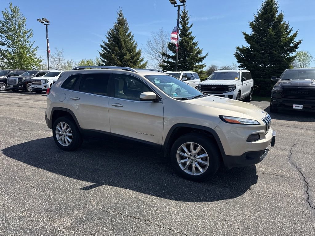 Used 2015 Jeep Cherokee Limited w/ Luxury Group AWD/4WD image 4