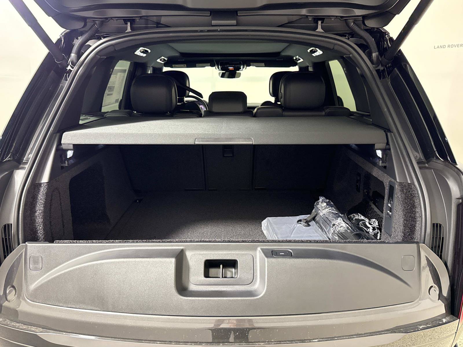 New 2026 Land Rover Range Rover SE AWD/4WD image 11