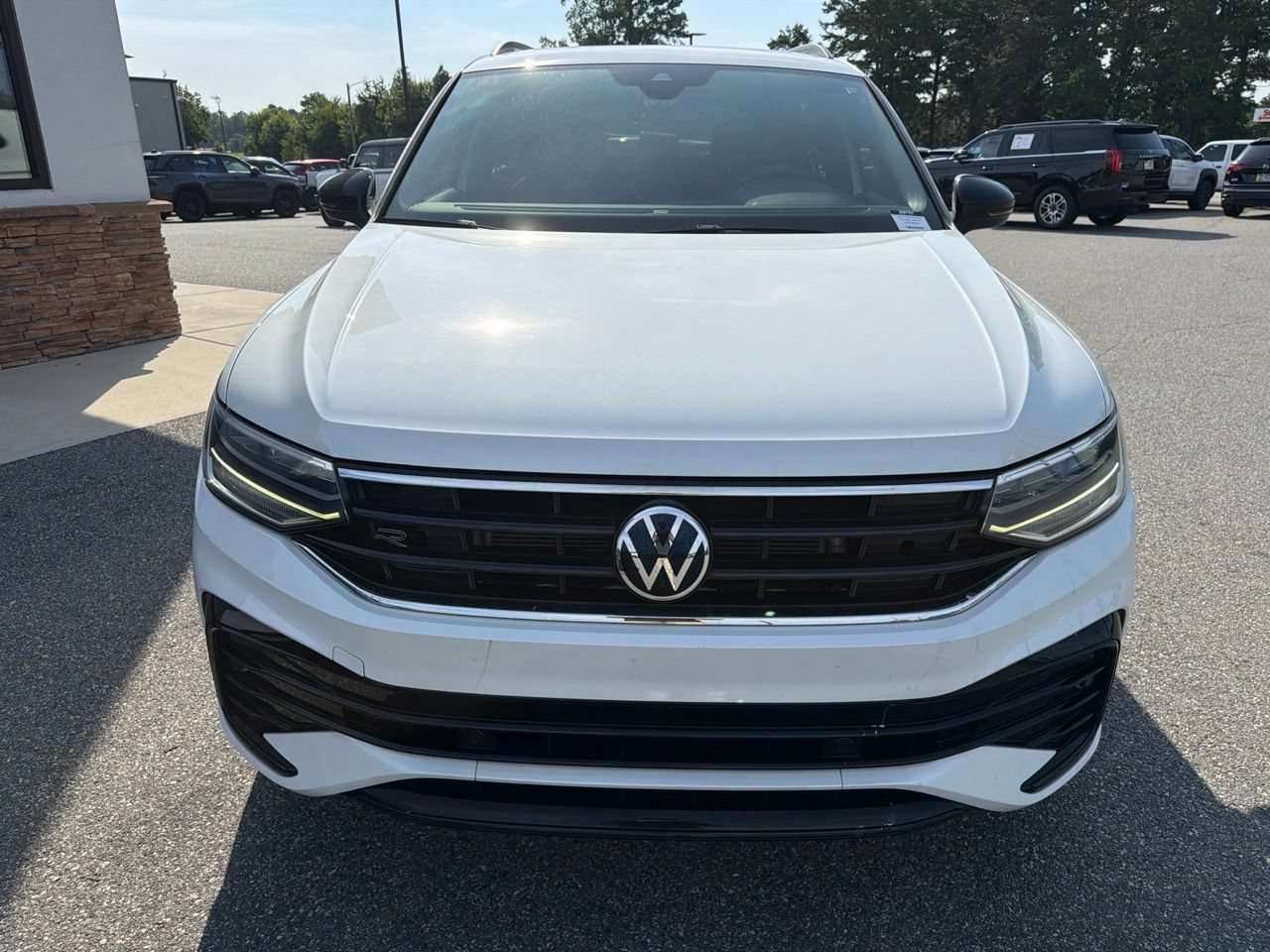 Used 2023 Volkswagen Tiguan SE R-Line FWD image 12