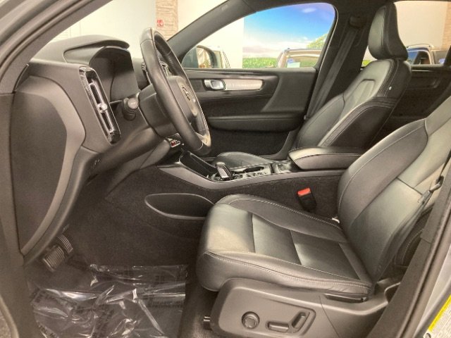 Used 2019 Volvo XC40 T5 Momentum image 8
