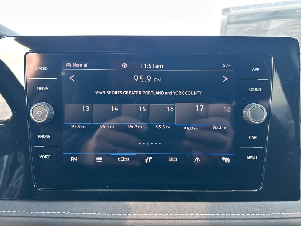 New 2026 Volkswagen Taos SE image 17