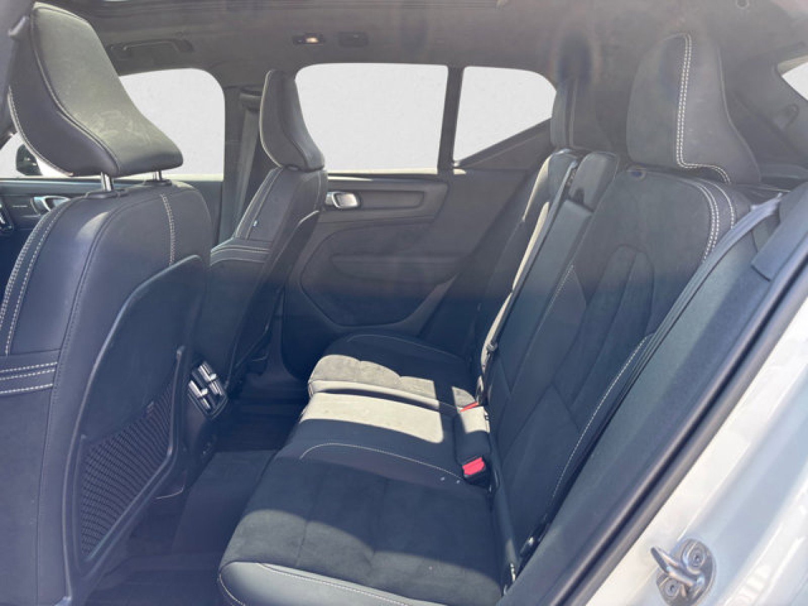 Used 2023 Volvo XC40 Recharge Ultimate w/ Protection Package Premier image 17