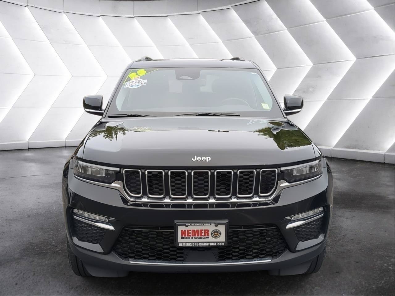 Used 2023 Jeep Grand Cherokee Limited AWD/4WD image 2