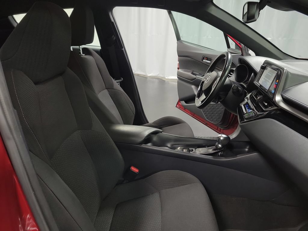Used 2018 Toyota C-HR XLE FWD image 30