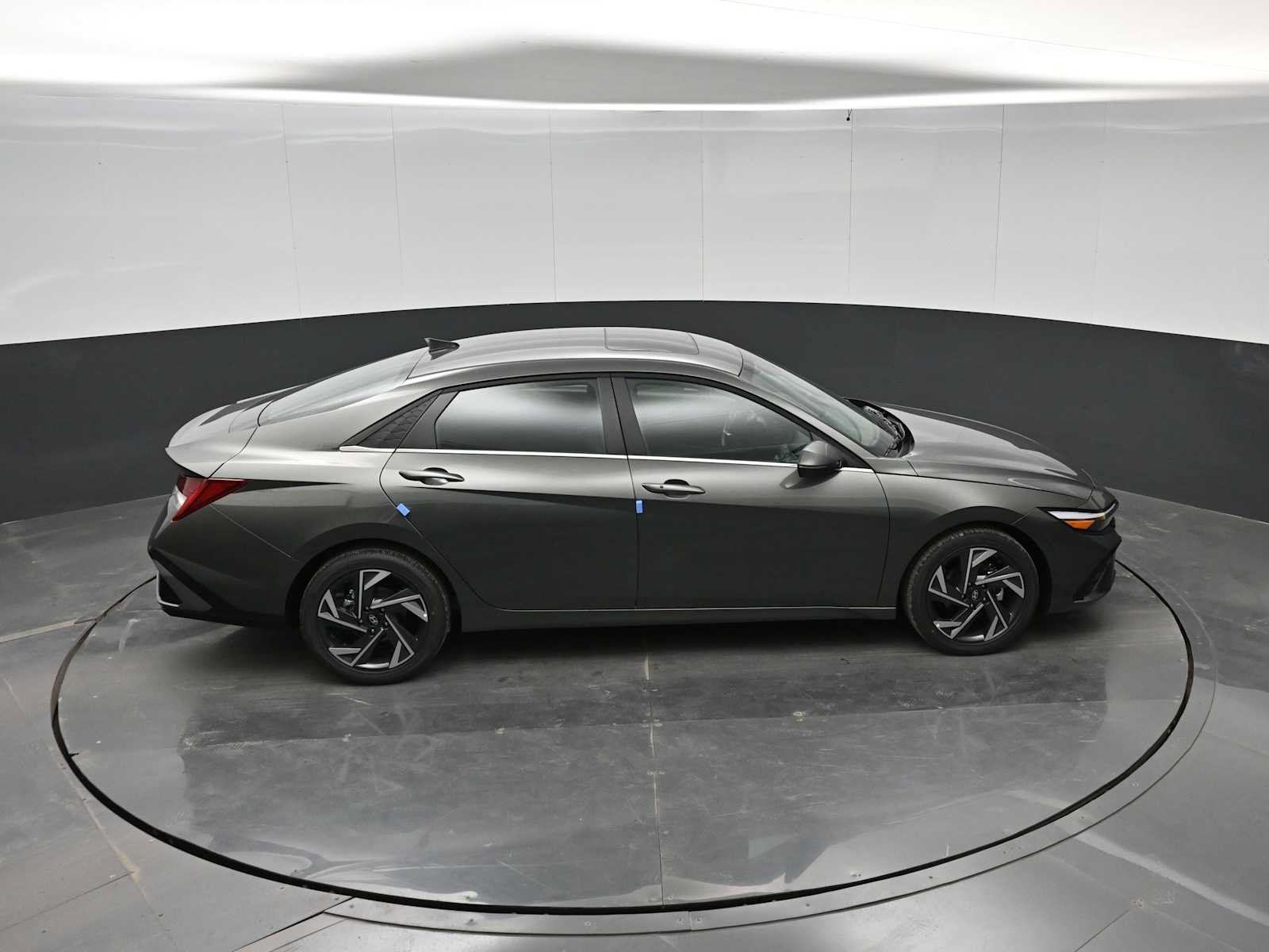 New 2026 Hyundai Elantra Limited FWD image 36