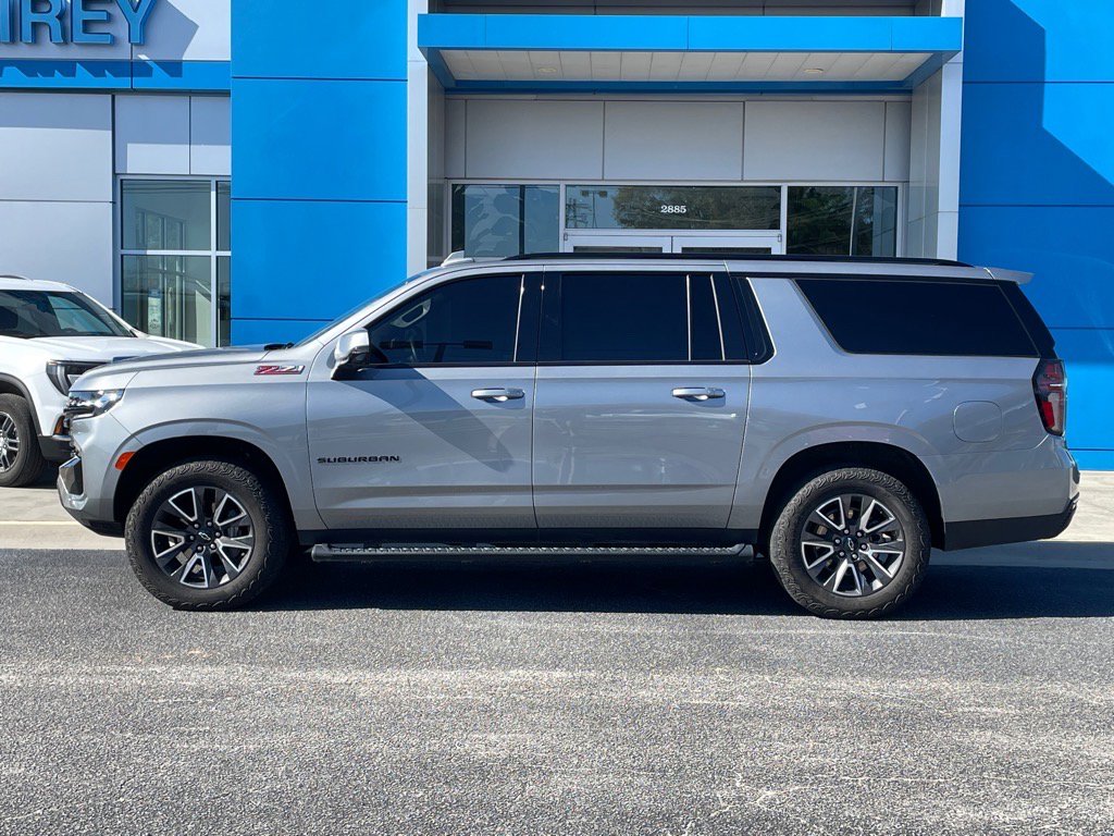 Used 2024 Chevrolet Suburban Z71 w/ Luxury Package image 2