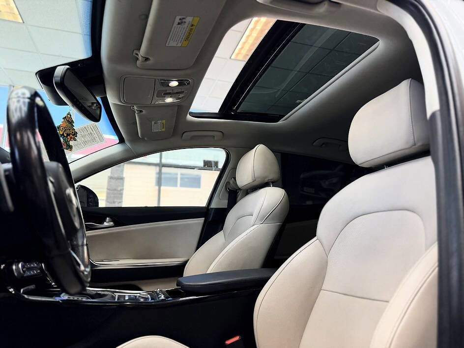 Used 2019 Kia Stinger Premium RWD image 5