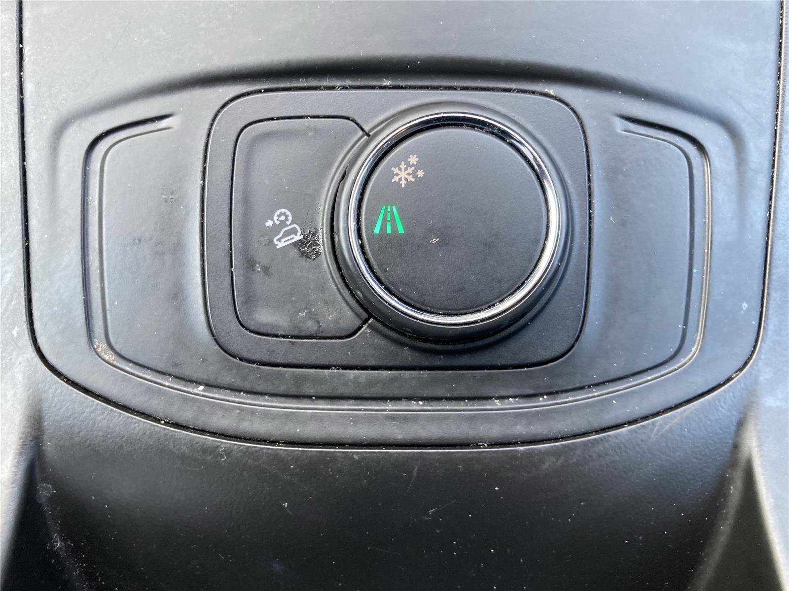 Used 2018 GMC Terrain SLE image 16