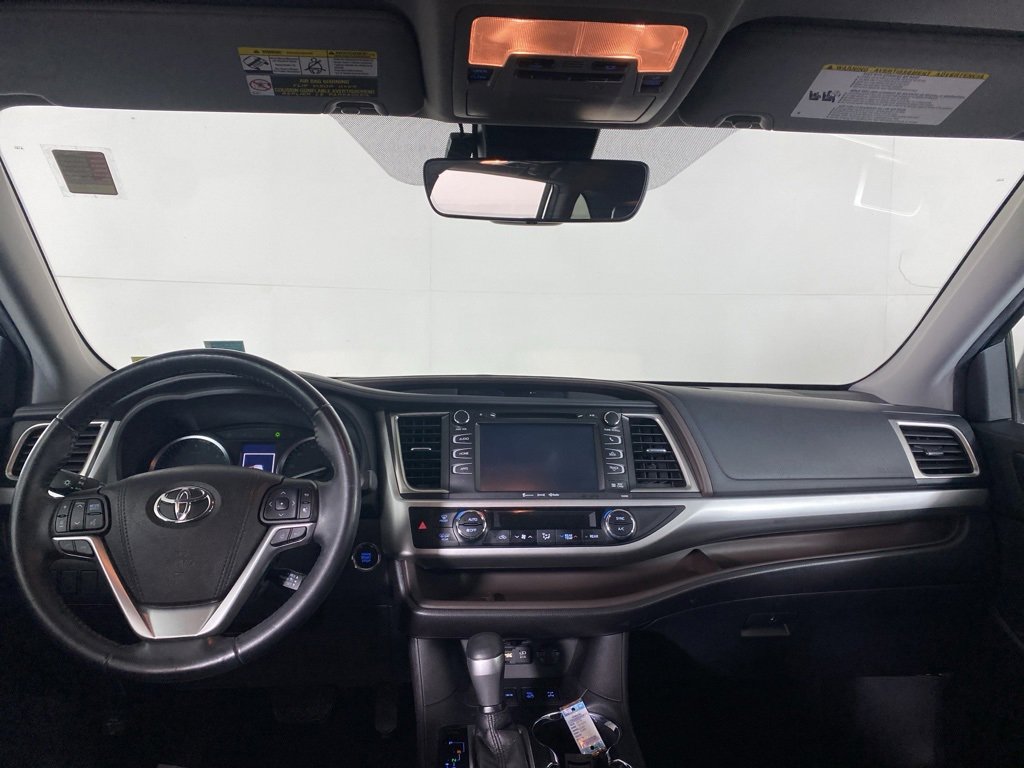 Used 2019 Toyota Highlander XLE image 24