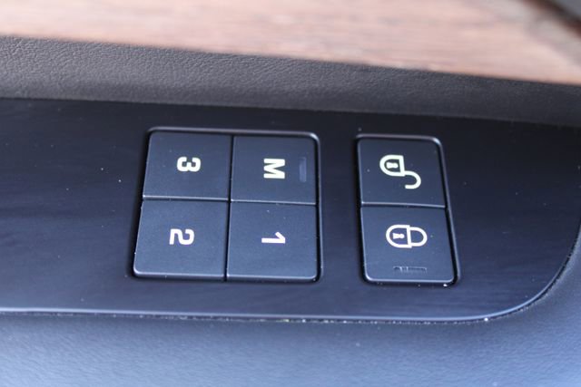 Used 2020 Land Rover Discovery HSE Luxury image 16