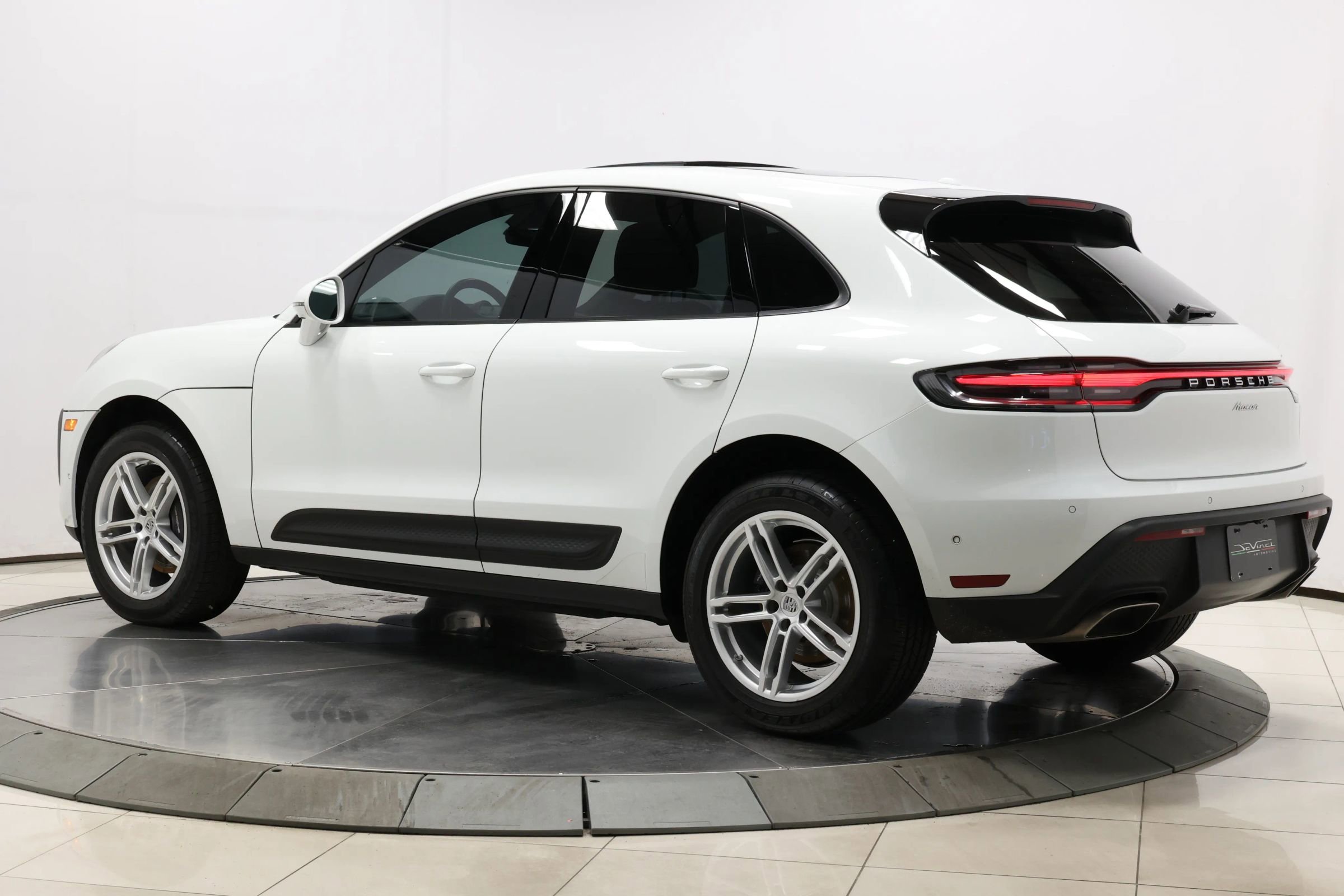 Used 2022 Porsche Macan image 52