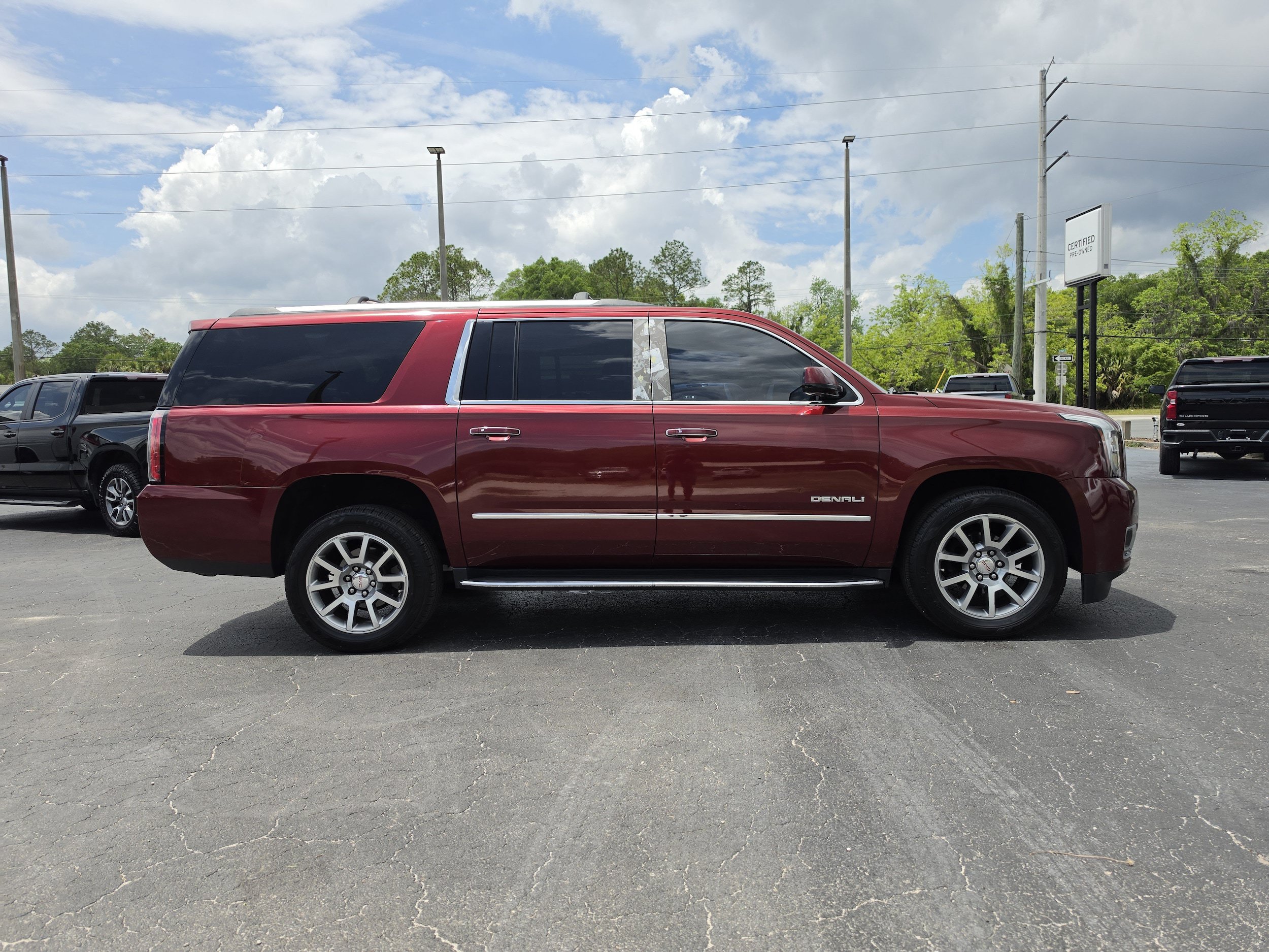 Used 2020 GMC Yukon XL Denali RWD image 3