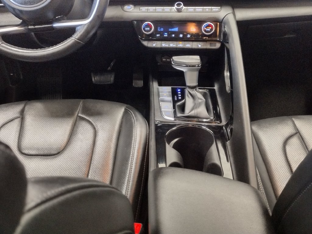 Certified 2024 Hyundai Elantra Limited FWD image 40