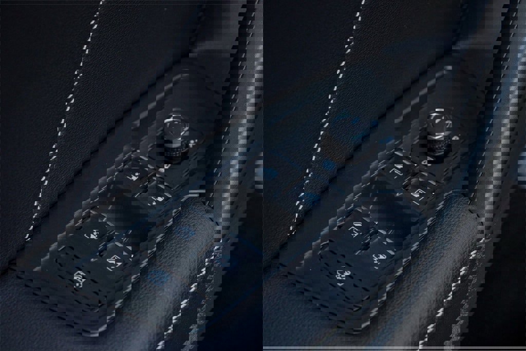 New 2024 Volkswagen Tiguan SE R-Line image 18