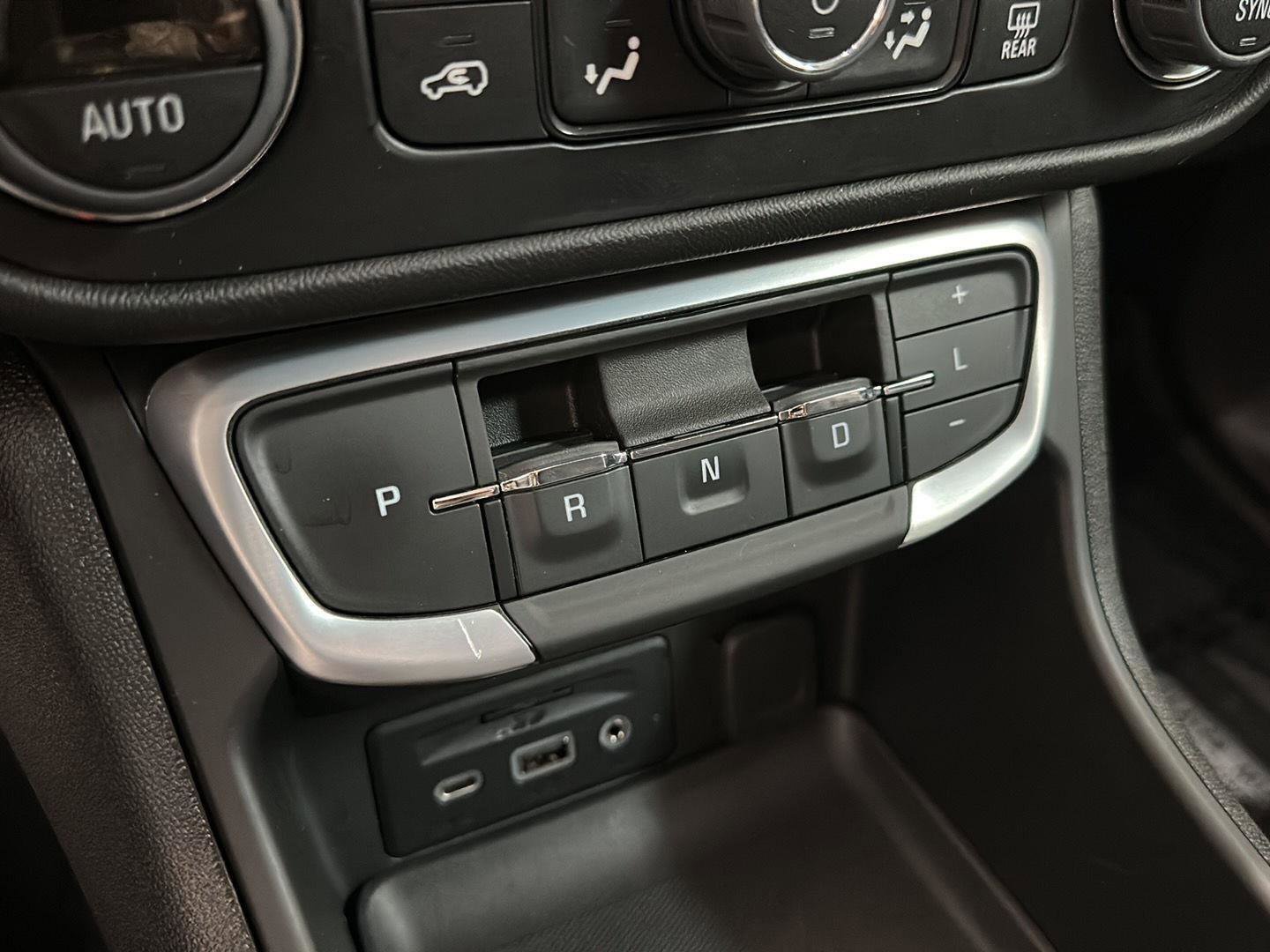 Used 2024 GMC Terrain SLT w/ Infotainment Package II AWD/4WD image 15
