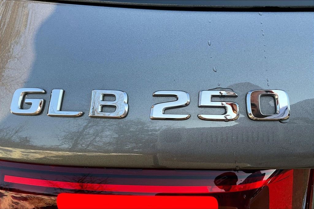 Used 2026 Mercedes-Benz GLB 250 4MATIC image 33