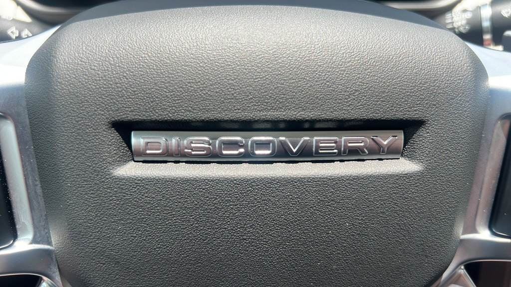 Used 2025 Land Rover Discovery Dynamic SE AWD/4WD image 34