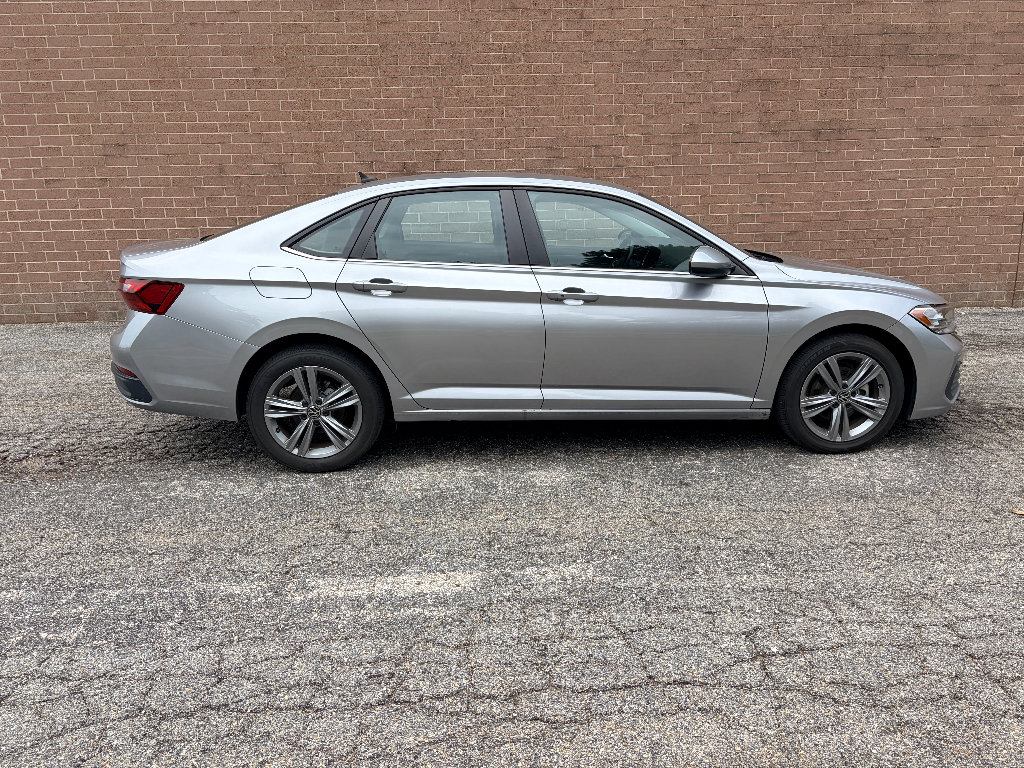 Used 2024 Volkswagen Jetta SE FWD image 6